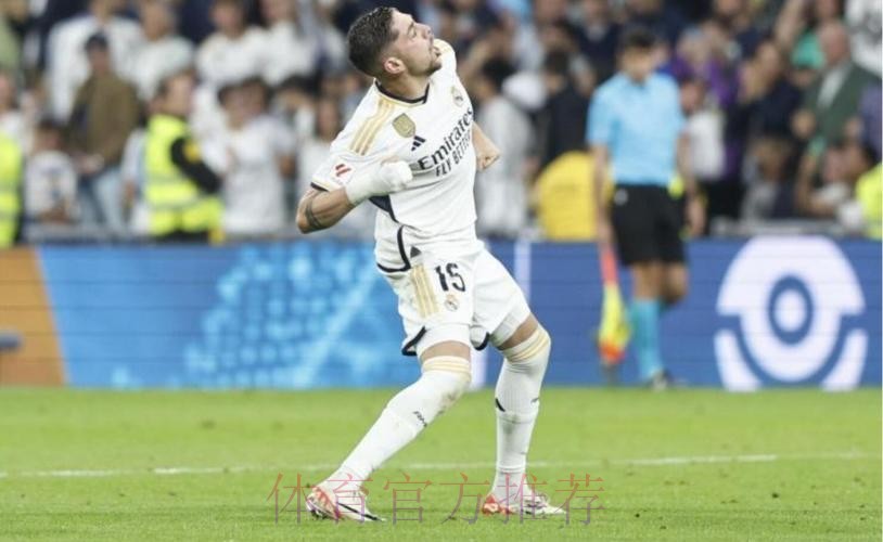 巴尔韦德:现在带着手部骨折伤势踢球 很疼但能踢